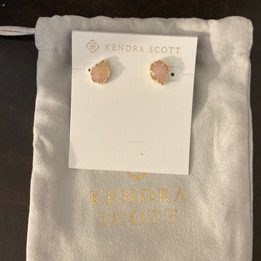 Kendra Scott earring rose quartz